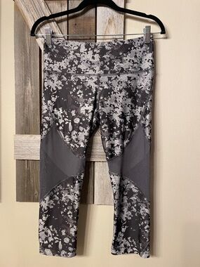 Under Armour Gray & Black Camo Compression Capris
